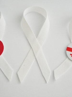 Zawieszka na butelkę – Biała Kokardka na butelkę – 100sztuk - obrazek 3